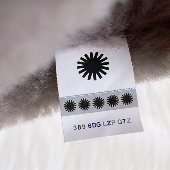 UGG Women’s Dakota Spill Seam Moccasin Slippers In Stormy Grey - Picture 8 of 8